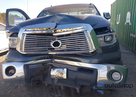 2010 Toyota Tundra Grade 5.7L V8 z USA, uszkodzony, nr VIN 5TFUY5F15AX138097